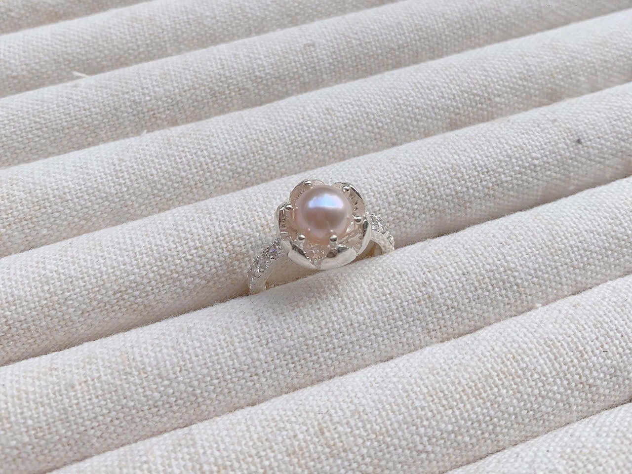 Nhẫn Ngọc Trai hình hoa sen