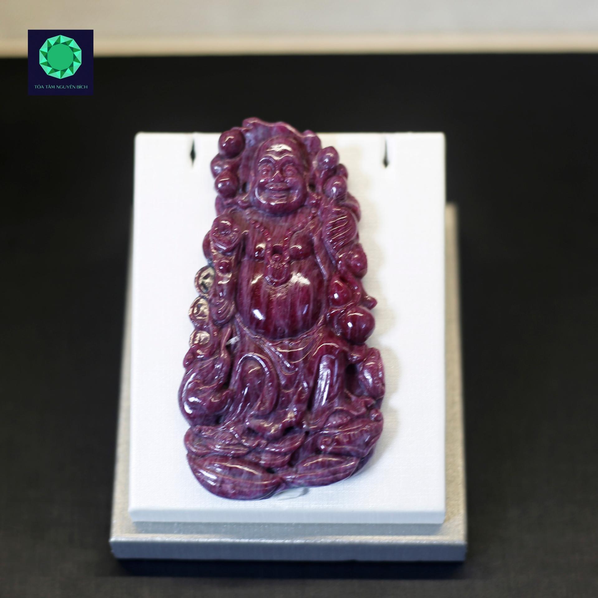 Tôn tượng ngài Di Lặc bằng Ruby